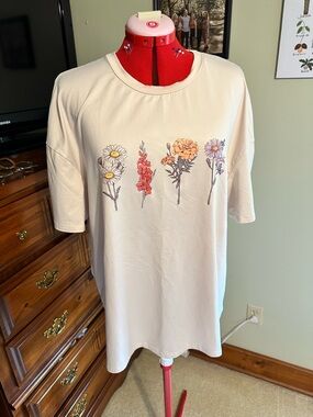 Floral Graphic Tee - Cream Women’s Top